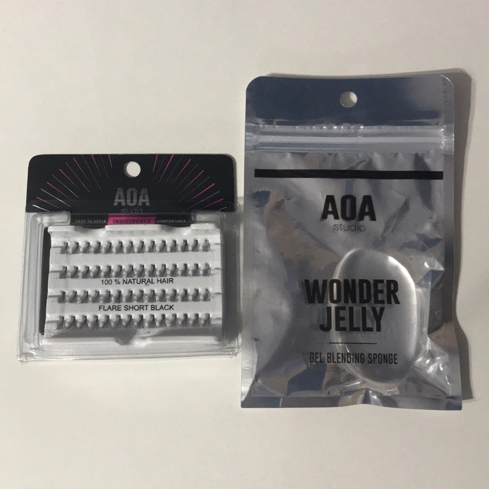 Lashes and blending sponge